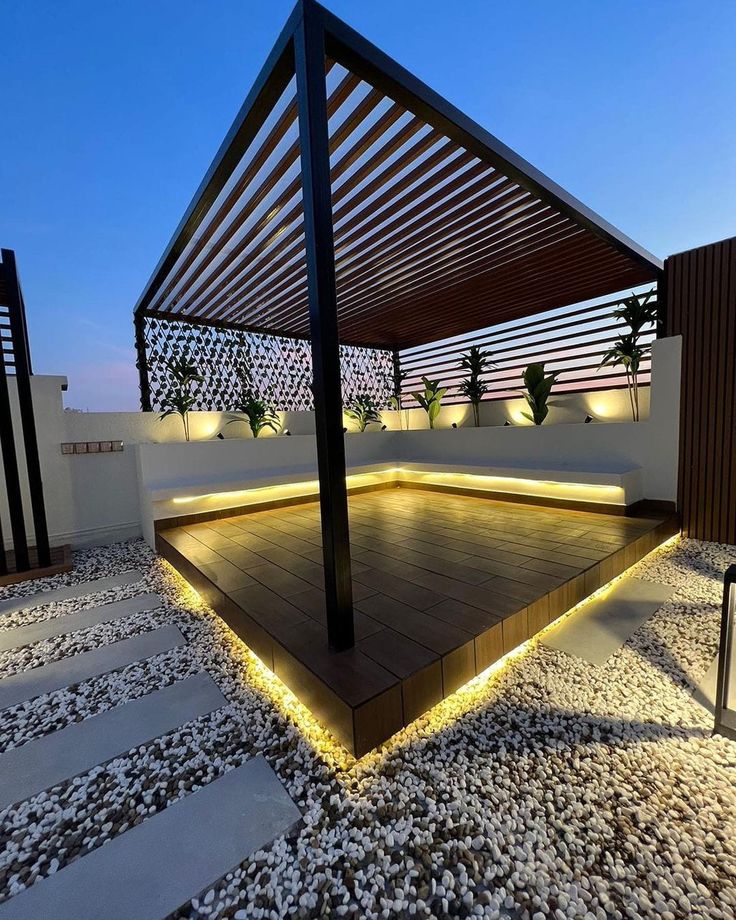 تصميم حديقة منزلية جميلة مع ممرات خضراء